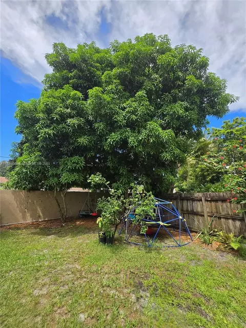 Exterior - 19710 Cypress Ct, Hialeah, FL 33015 photo 3 of 3