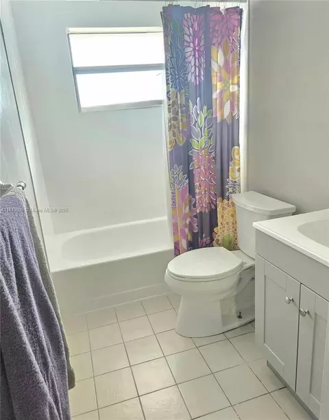 Bath - 19710 Cypress Ct, Hialeah, FL 33015 photo 4 of 5