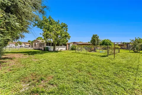 Exterior - 870 E 39th Pl, Hialeah, FL 33013 photo 1 of 1