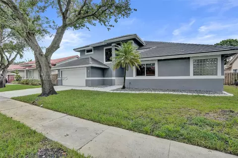 1321 SW 102nd Ave, Pembroke Pines, FL 33025