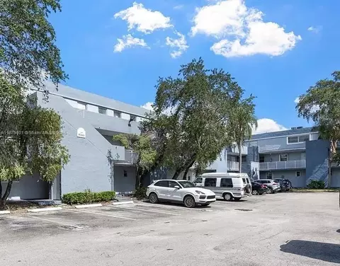 9367 Fontainebleau Blvd #G239, Miami, FL 33172