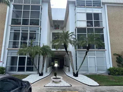 3040 NE 16th Ave #206, Oakland Park, FL 33334