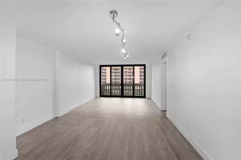 90 Edgewater Dr #718, Coral Gables, FL 33133