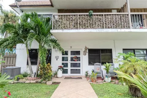 6865 NW 169th St #D, Hialeah, FL 33015