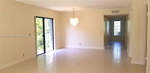 413 Lakeview Dr #104, Weston, FL 33326
