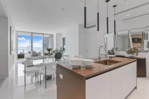 300 Biscayne Blvd Way #2205, Miami, FL 33131