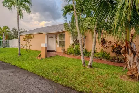 14950 SW 75th Ter, Miami, FL 33193