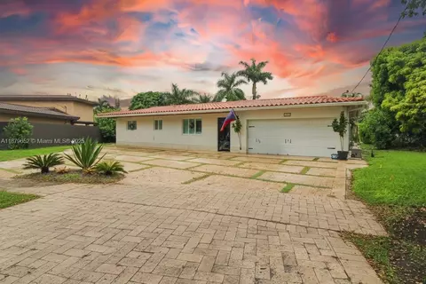 15000 Egan Ln, Miami Lakes, FL 33014