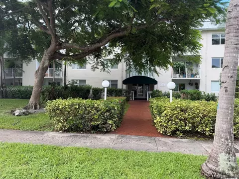 240 Galen Dr #207, Key Biscayne, FL 33149