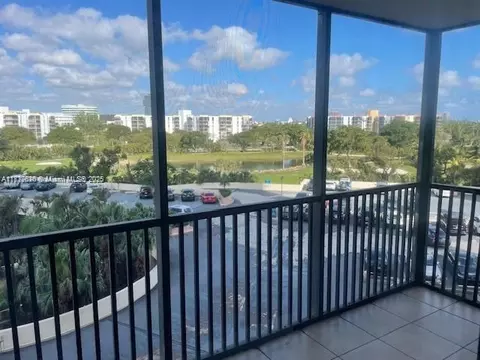 20301 W Country Club Dr #621, Aventura, FL 33180