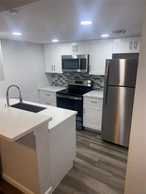 3183 Coral Lake Dr #3183, Coral Springs, FL 33065