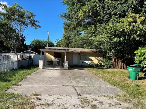 2755 NE 207th St, Aventura, FL 33180
