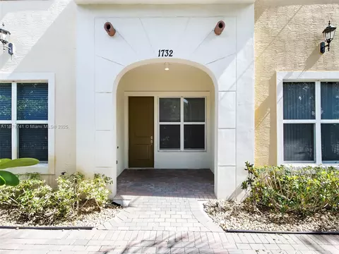 1732 NW 124th Pl, Pembroke Pines, FL 33028