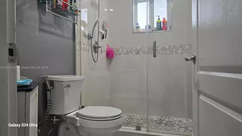 Bath - 3240 W 76th Pl, Hialeah, FL 33018 photo 1 of 2