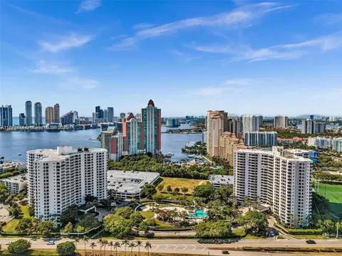 3300 NE 191st St #LP10, Aventura, FL 33180