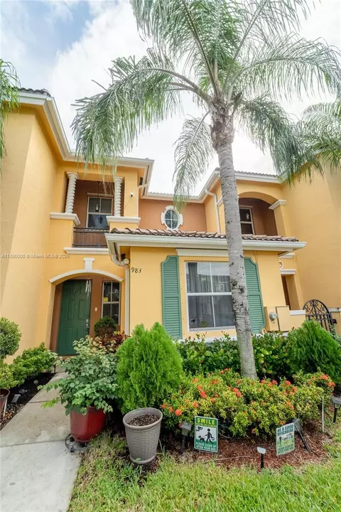 983 NE 42nd Pl, Homestead, FL 33033