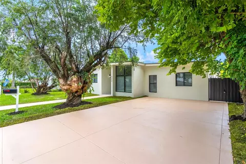 8450 SW 27th St, Miami, FL 33155