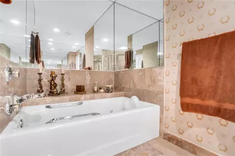 Bath - 888 Brickell Key Dr #1807, Miami, FL 33131 photo 5 of 7