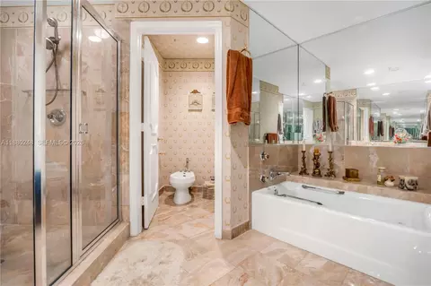 Bath - 888 Brickell Key Dr #1807, Miami, FL 33131 photo 4 of 7
