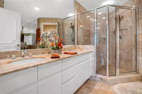 Bath - 888 Brickell Key Dr #1807, Miami, FL 33131 photo 2 of 7