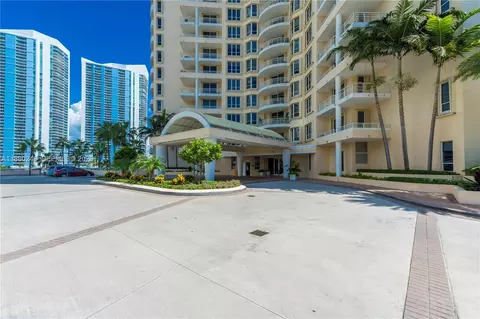 Exterior - 888 Brickell Key Dr #1807, Miami, FL 33131 photo 3 of 3