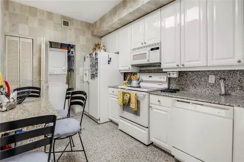 Other - 888 Brickell Key Dr #1807, Miami, FL 33131 photo 3 of 25