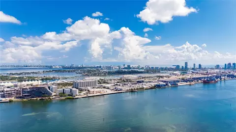 View/Area - 888 Brickell Key Dr #1807, Miami, FL 33131 photo 3 of 6