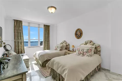 Bedroom - 888 Brickell Key Dr #1807, Miami, FL 33131 photo 5 of 6