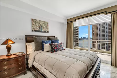 Bedroom - 888 Brickell Key Dr #1807, Miami, FL 33131 photo 4 of 6