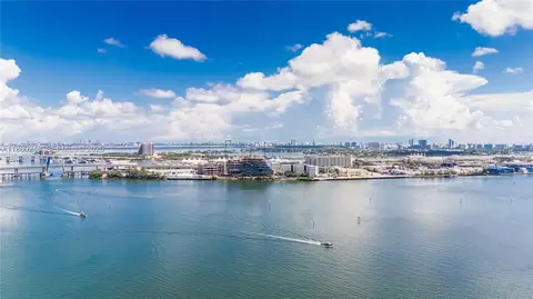View/Area - 888 Brickell Key Dr #1807, Miami, FL 33131 photo 2 of 6