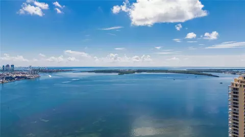 View/Area - 888 Brickell Key Dr #1807, Miami, FL 33131 photo 4 of 6