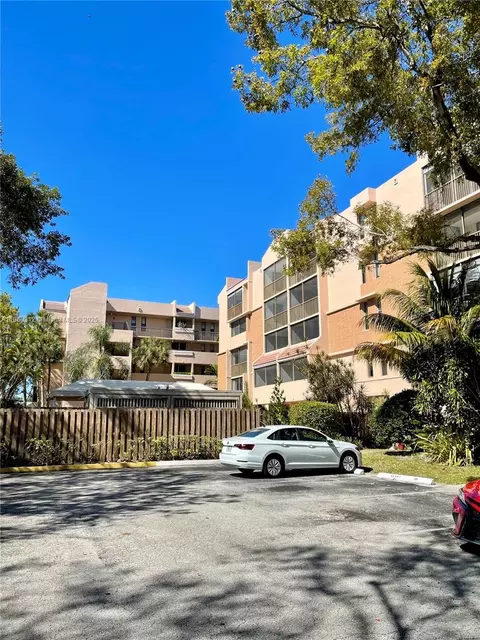 6800 Cypress Rd #408, Plantation, FL 33317