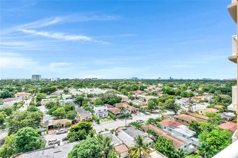 900 SW 8th St #1110, Miami, FL 33130