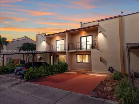 11217 SW 1 St #5, Sweetwater, FL 33174
