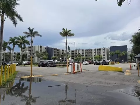 10000 NW 80th Ct #2109, Hialeah Gardens, FL 33016