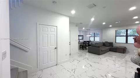 10117 W 32nd Ln #0, Hialeah, FL 33018
