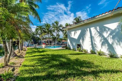 Exterior - 12905 Cherry Rd, North Miami, FL 33181 photo 1 of 7