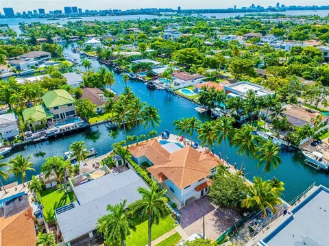 View/Area - 12905 Cherry Rd, North Miami, FL 33181 photo 2 of 3