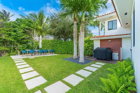 Exterior - 12905 Cherry Rd, North Miami, FL 33181 photo 7 of 7