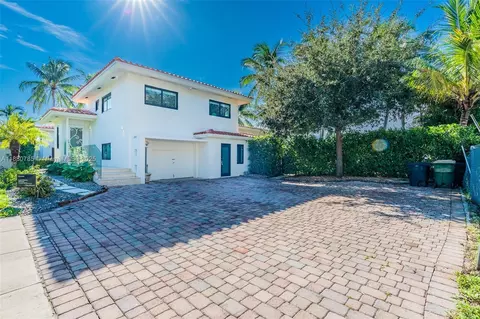 Exterior - 12905 Cherry Rd, North Miami, FL 33181 photo 4 of 7