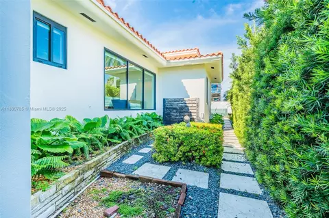 Exterior - 12905 Cherry Rd, North Miami, FL 33181 photo 6 of 7