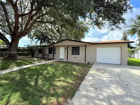 9342 NW 23rd St, Pembroke Pines, FL 33024