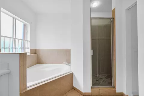 Bath - 1609 SW 154th Path, Miami, FL 33185 photo 2 of 5