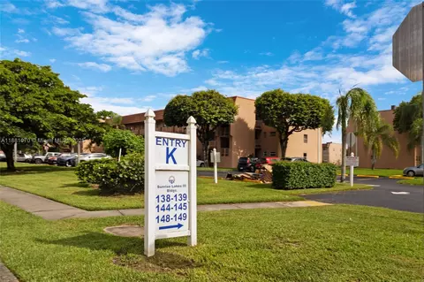 9620 Sunrise Lakes Blvd #205, Sunrise, FL 33322