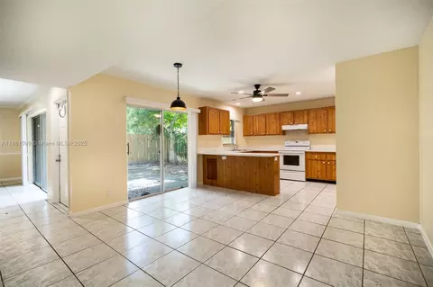 8209 SW 24th St #19C, North Lauderdale, FL 33068