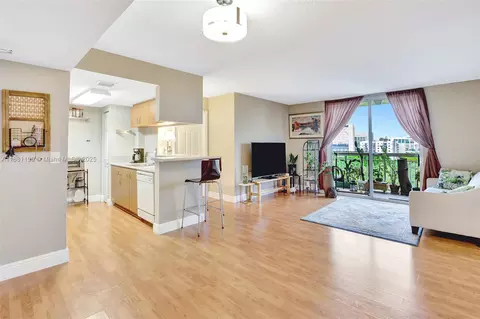 816 NW 11th St #905, Miami, FL 33136