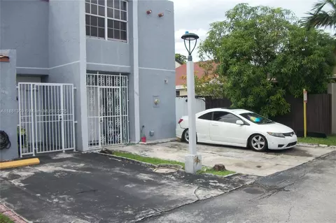 3900 W 8th Ln #16, Hialeah, FL 33012