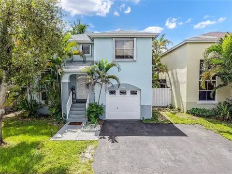 7256 SW 44th Ct, Davie, FL 33314