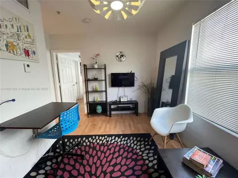 7326 Collins Ave #207, Miami Beach, FL 33141