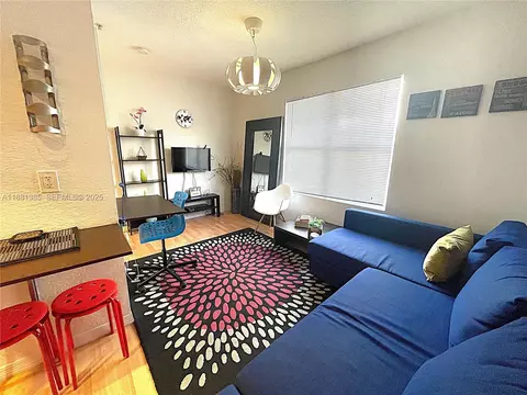 7326 Collins Ave #207, Miami Beach, FL 33141